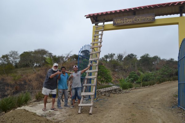 Entrance gate sign